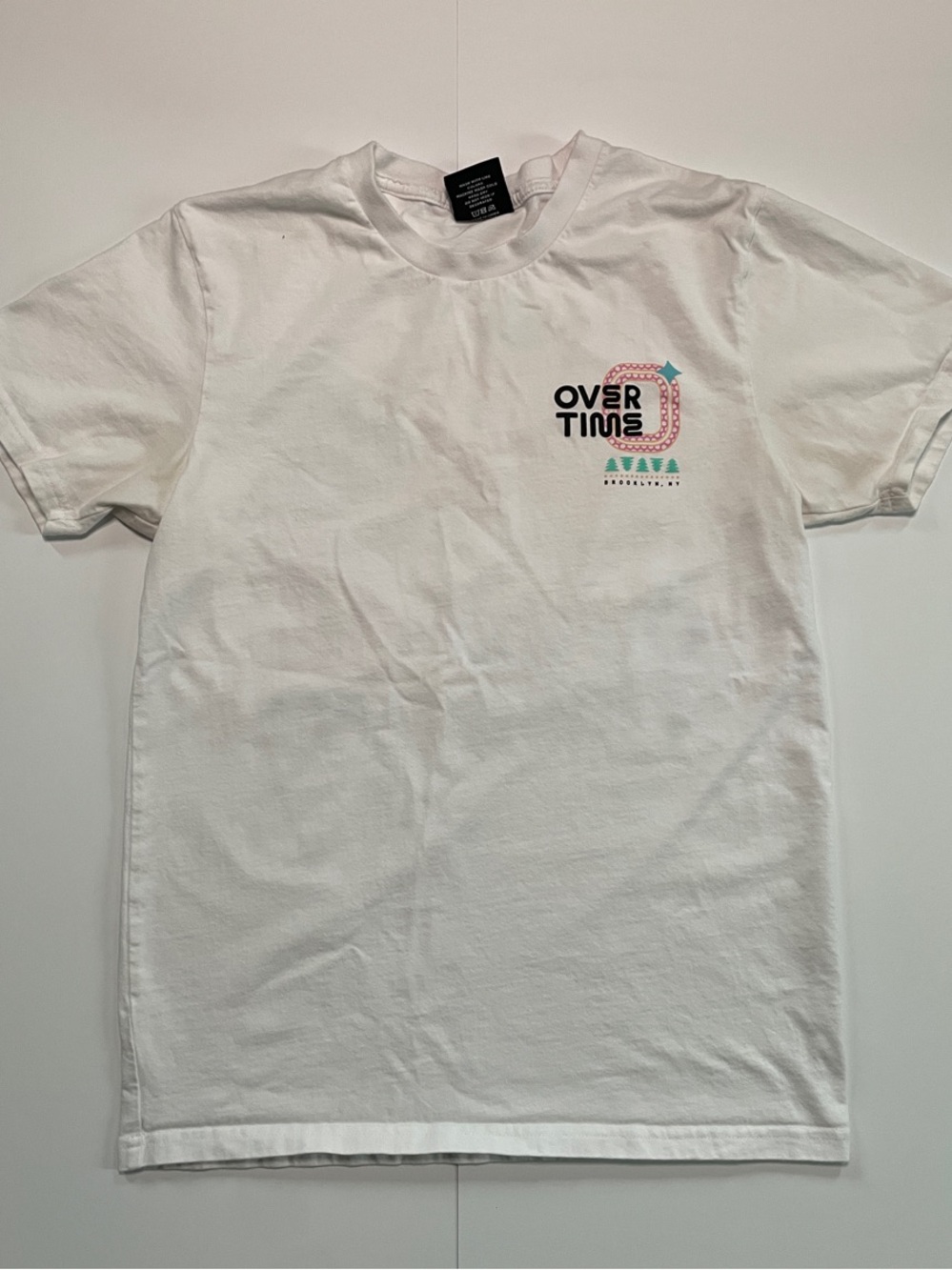 Overtime Men’s Basketball Aura Pine Graphic Tee